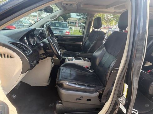 Used 2014 Chrysler Town & Country Limited w/ Luxury Group FWD image 12