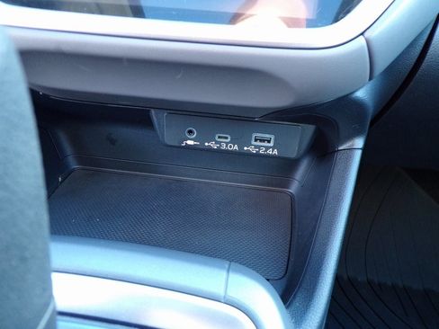 Used 2025 Subaru Crosstrek 2.0i Premium image 21