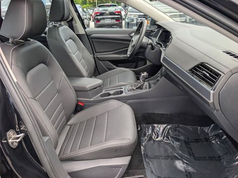Used 2024 Volkswagen Jetta SE w/ Panoramic Sunroof Package FWD image 12