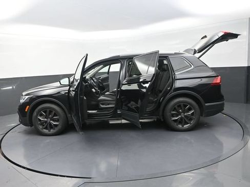 Used 2023 Volkswagen Tiguan SE FWD image 43