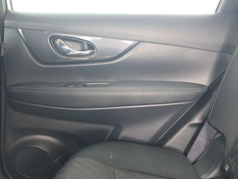 Used 2018 Nissan Rogue SV w/ Premium Package image 11