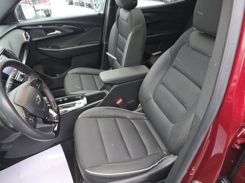 Used 2022 Chevrolet TrailBlazer RS w/ Sun and Liftgate Package image 13
