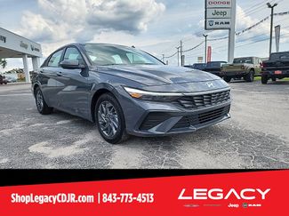 Used 2024 Hyundai Elantra SEL image 1