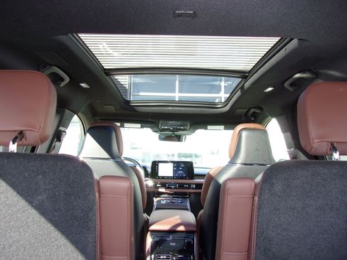 Used 2025 Lincoln Aviator Reserve w/ Equipment Group 201A AWD/4WD image 19