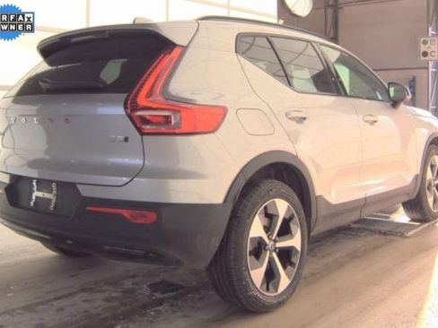 Used 2025 Volvo XC40 B5 Plus image 3
