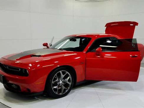 Used 2015 Dodge Challenger R/T Plus RWD image 30