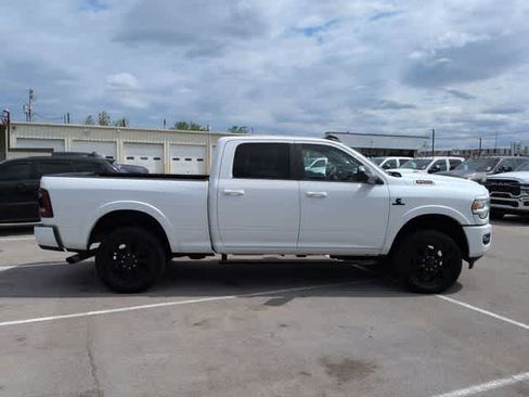 Used 2019 RAM 2500 Laramie w/ Night Edition AWD/4WD image 9