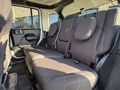 Used 2023 Jeep Wrangler Unlimited AWD/4WD image 34