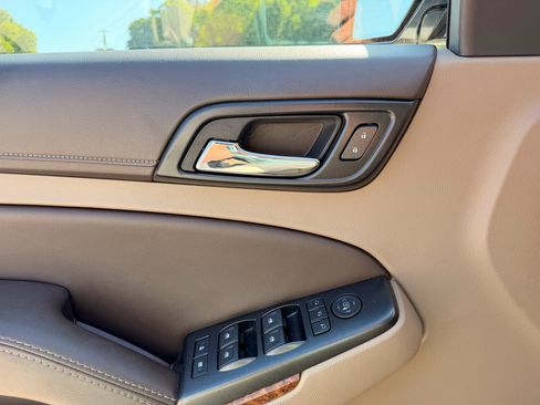 Used 2017 Chevrolet Suburban Premier image 6