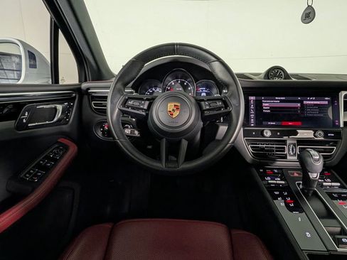 Certified 2023 Porsche Macan AWD/4WD image 21