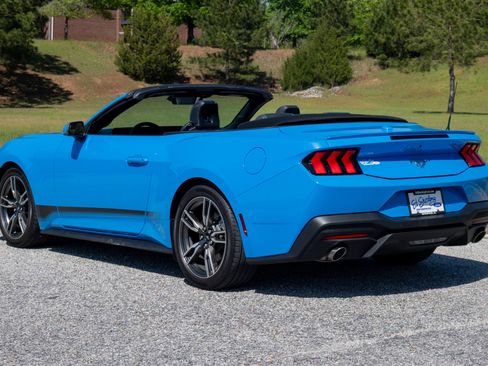 Used 2024 Ford Mustang Premium image 11