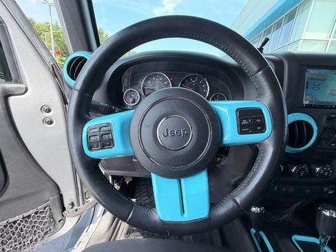 Used 2016 Jeep Wrangler Unlimited Sahara w/ Connectivity Group AWD/4WD image 13