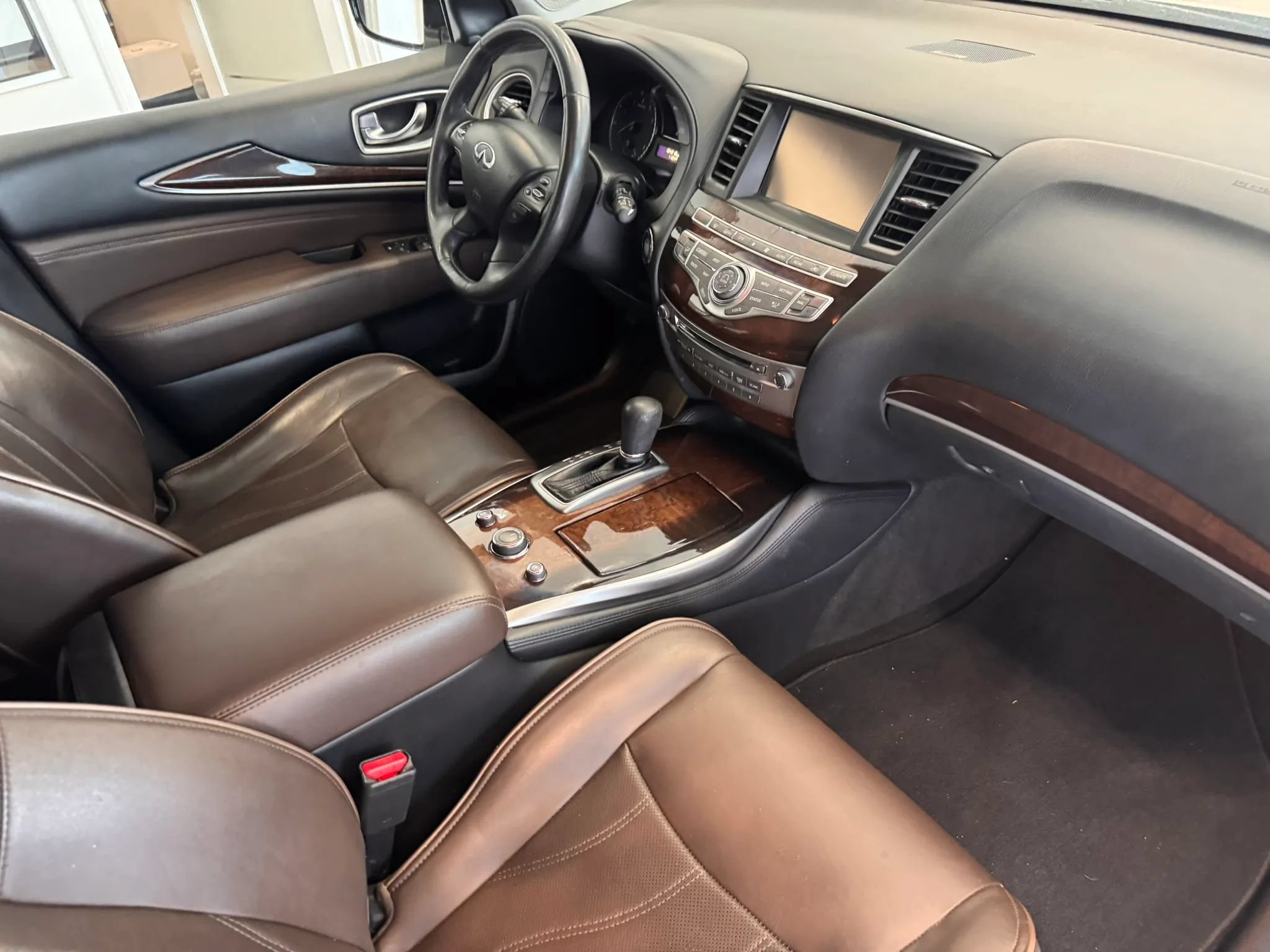Used 2014 INFINITI QX60 FWD w/ Deluxe Touring Package image 23