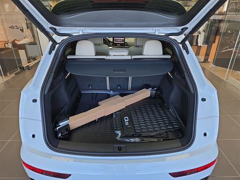 Certified 2025 Audi Q5 2.0T Premium image 17