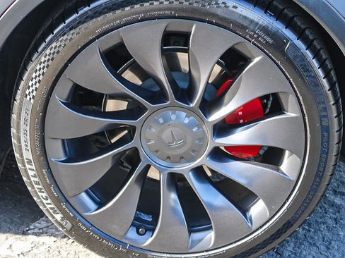 Used 2023 Tesla Model Y Performance image 10