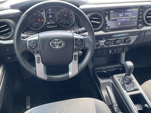 Used 2021 Toyota Tacoma SR5 AWD/4WD image 11