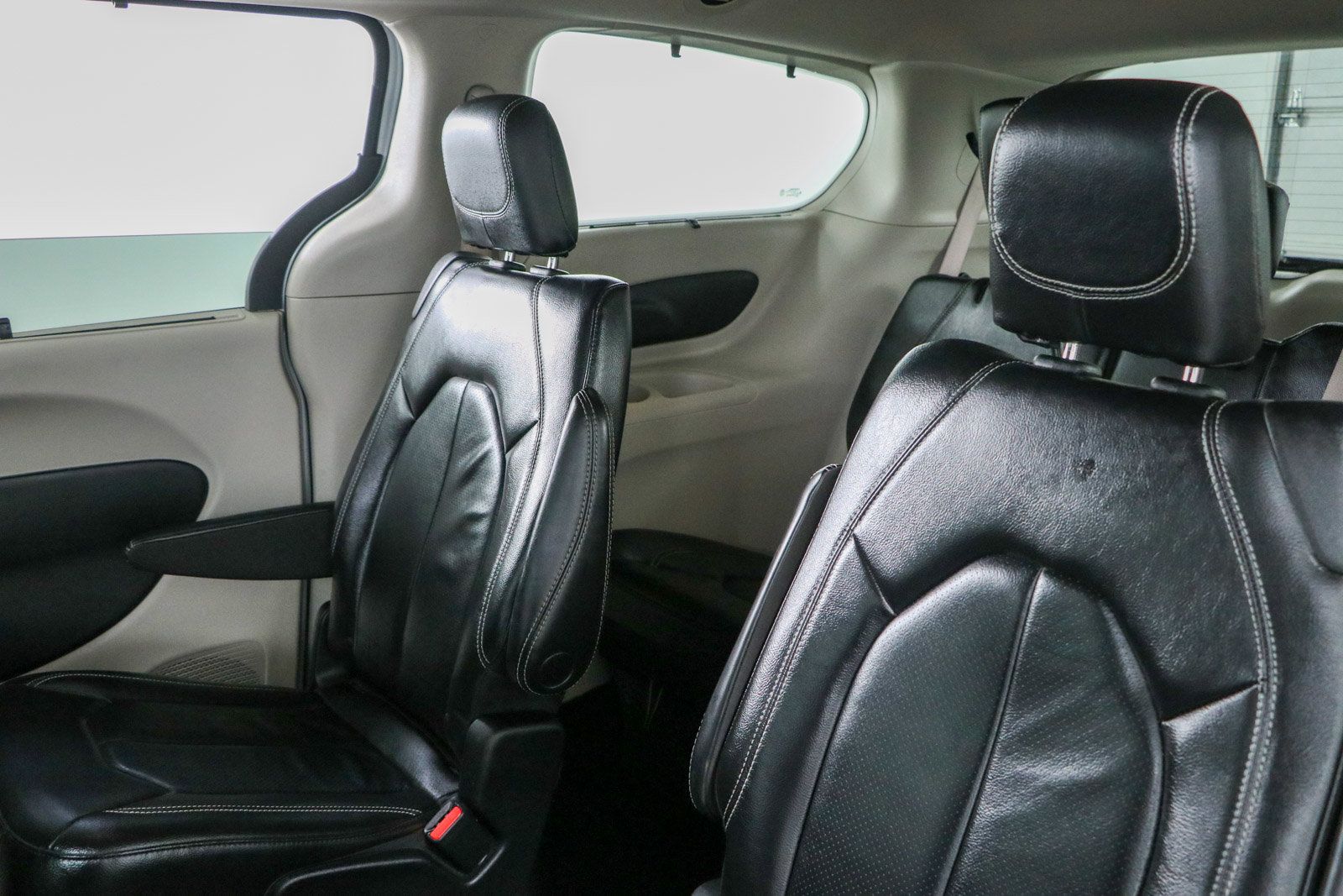 Used 2022 Chrysler Pacifica Touring-L FWD image 24