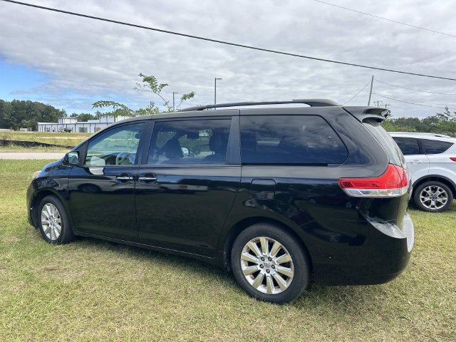 Used 2013 Toyota Sienna XLE AWD/4WD image 9