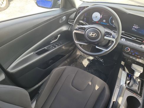 Used 2024 Hyundai Elantra SEL image 11