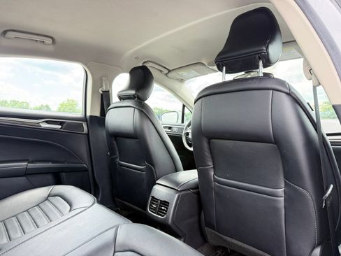 Used 2018 Ford Fusion SE w/ Equipment Group 602A FWD image 18