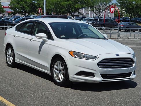 Used 2015 Ford Fusion SE FWD image 3