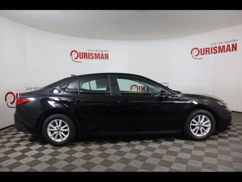 Used 2025 Toyota Camry LE image 14