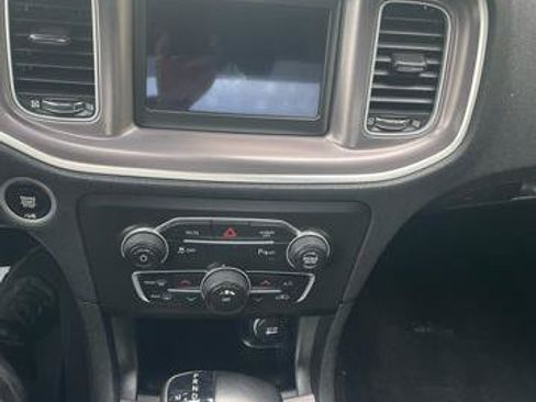 Used 2022 Dodge Charger SXT RWD image 17