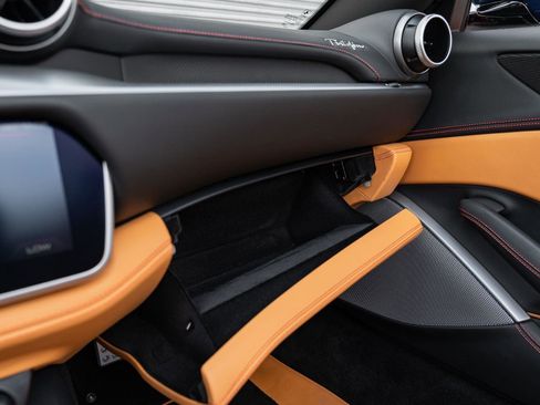 Used 2019 Ferrari Portofino image 42