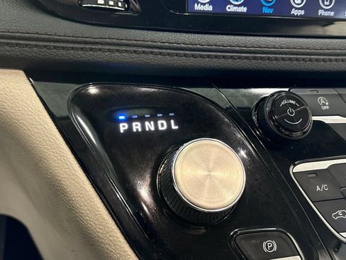 Used 2020 Chrysler Pacifica Limited FWD image 17