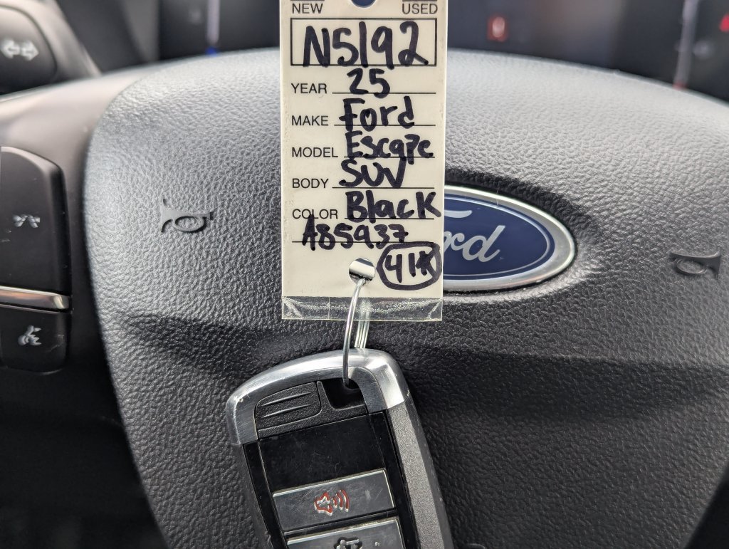Used 2025 Ford Escape Active AWD/4WD image 36