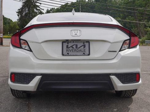 Used 2019 Honda Civic Touring image 12