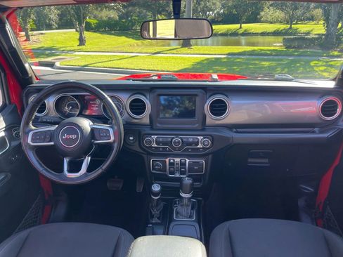Used 2020 Jeep Wrangler Unlimited Sahara AWD/4WD image 10