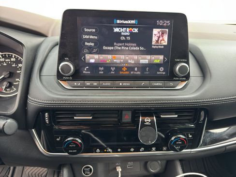 Used 2023 Nissan Rogue SL image 11