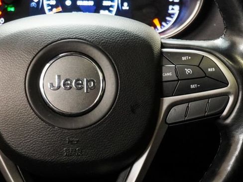 Used 2022 Jeep Grand Cherokee Laredo E w/ Security & Convenience Group RWD image 15
