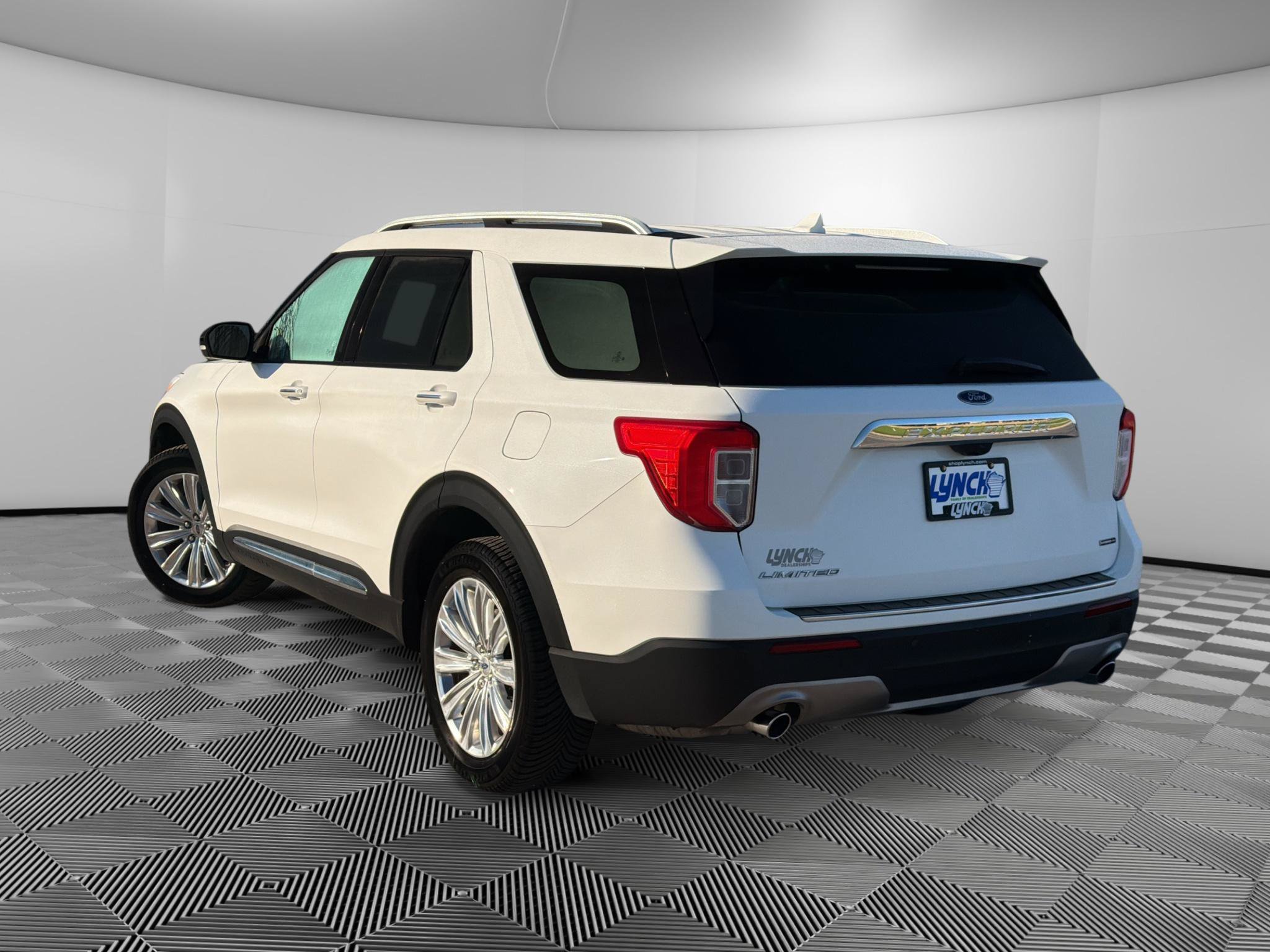 Used 2022 Ford Explorer Limited AWD/4WD image 2