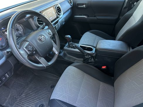 Used 2022 Toyota Tacoma TRD Off-Road image 9