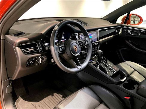 Used 2025 Porsche Macan image 7