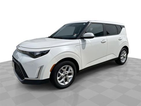 Used 2025 Kia Soul LX w/ LX Technology Package FWD image 1