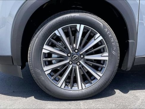 New 2026 Nissan Pathfinder Platinum FWD image 9