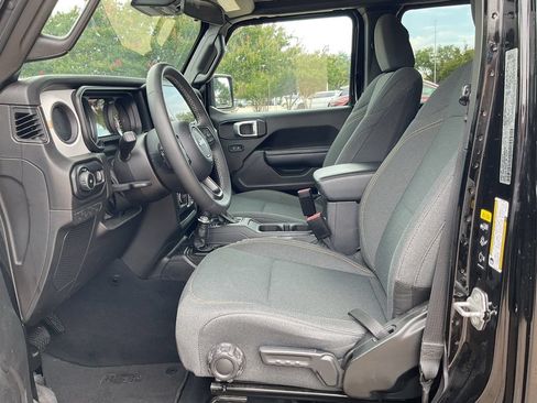 Used 2025 Jeep Wrangler Unlimited Sport AWD/4WD image 8
