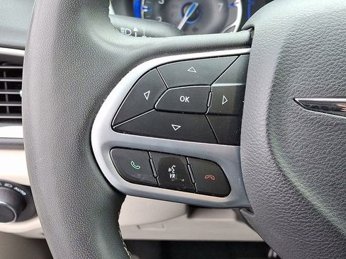 Used 2023 Chrysler Voyager LX image 21
