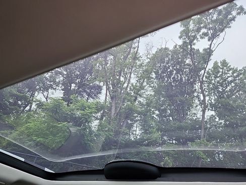 Certified 2024 Land Rover Discovery S image 28