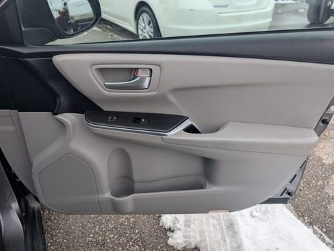 Used 2016 Toyota Camry LE image 24