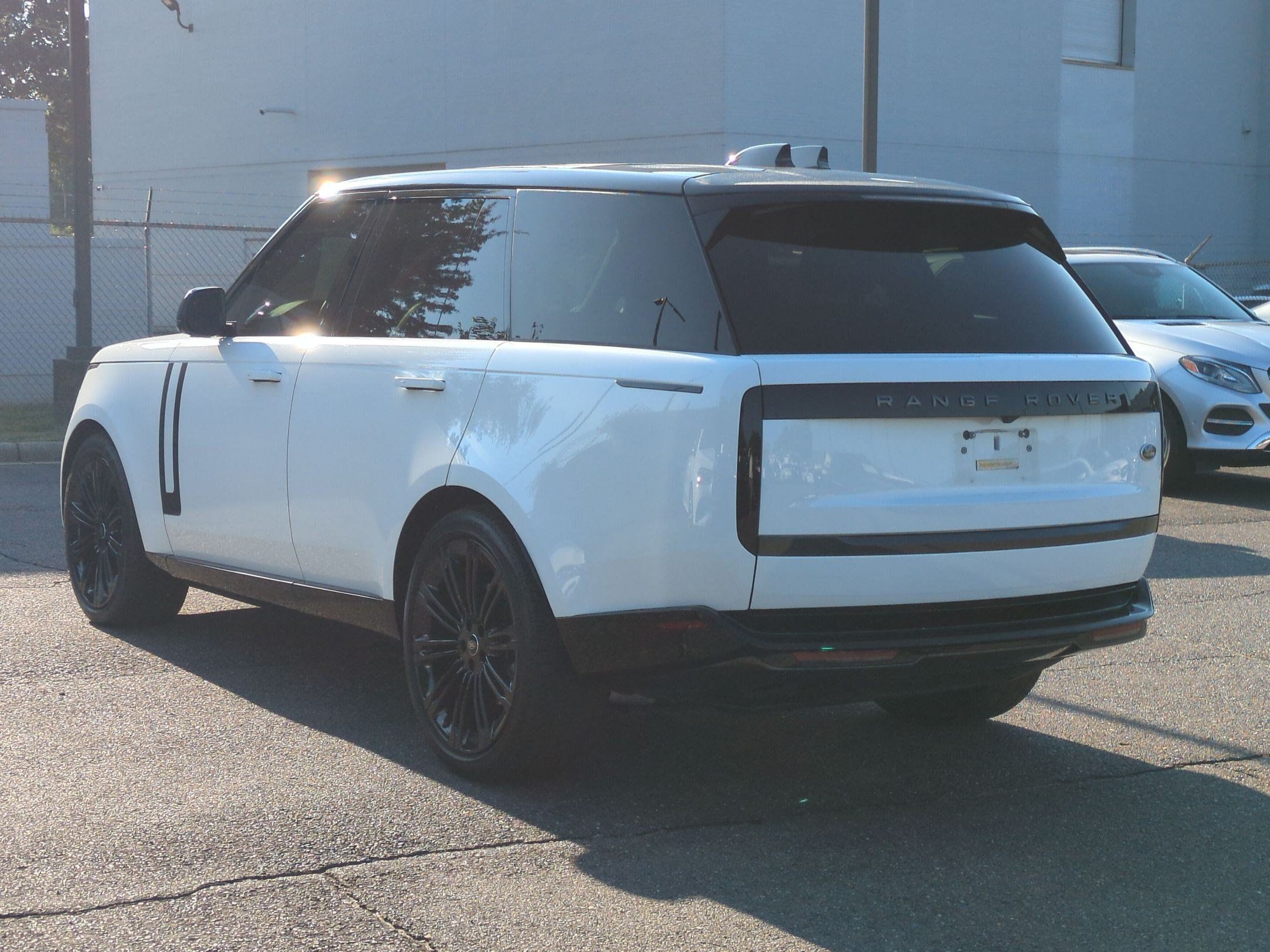 Used 2022 Land Rover Range Rover SE AWD/4WD image 5