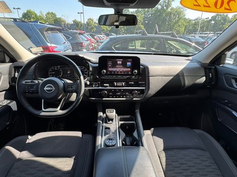 Used 2022 Nissan Pathfinder SV AWD/4WD image 14