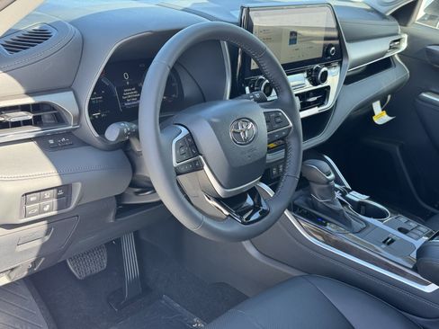 New 2026 Toyota Highlander Limited AWD/4WD image 16