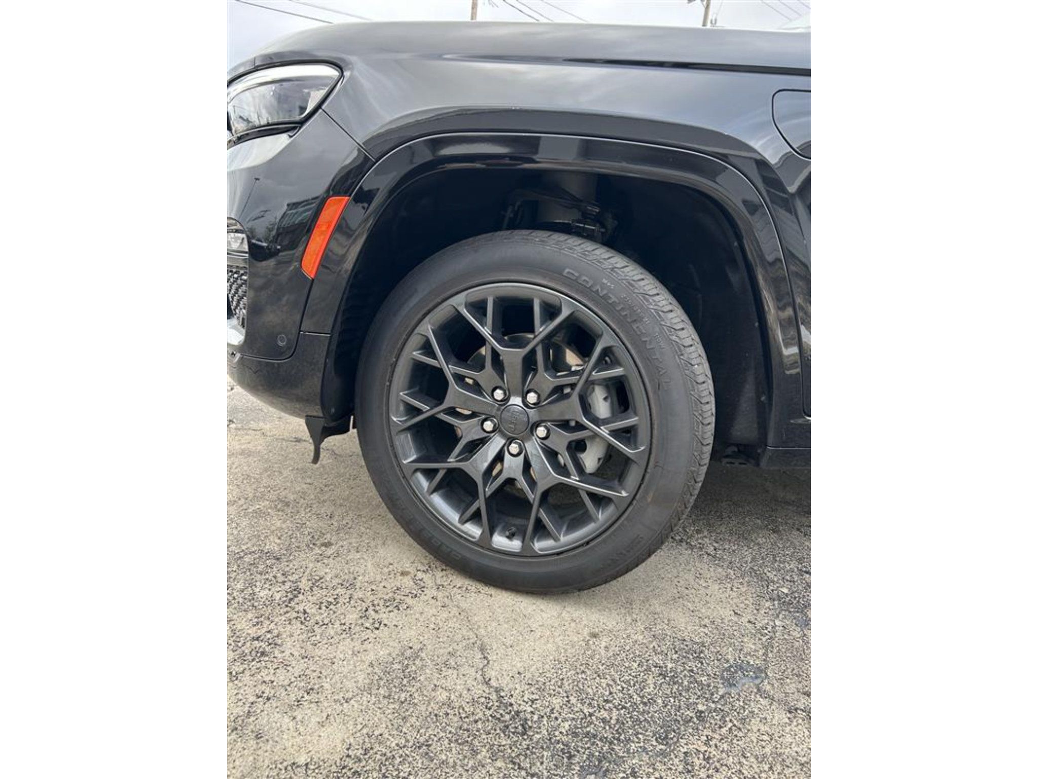 Used 2023 Jeep Grand Cherokee Summit AWD/4WD image 9