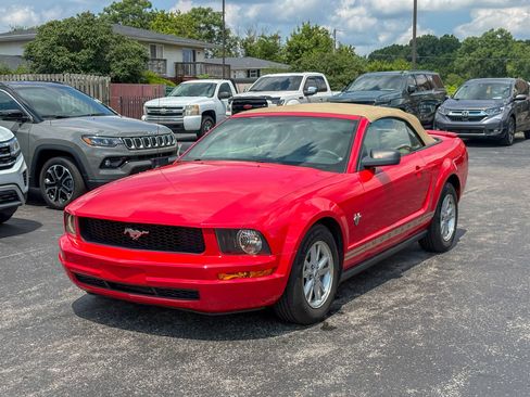 Used 2009 Ford Mustang Convertible RWD image 4