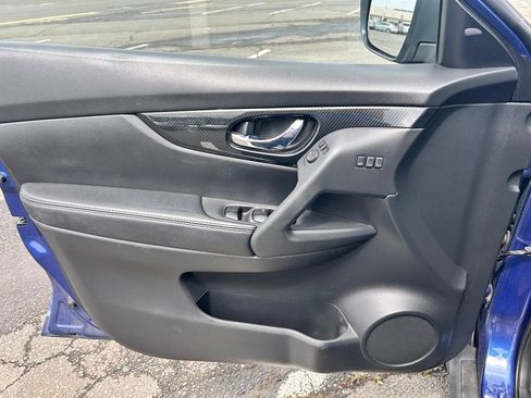 Used 2018 Nissan Rogue SL w/ Premium Package AWD/4WD image 19