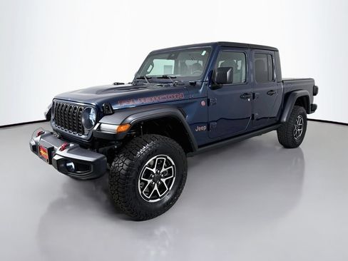 Used 2025 Jeep Gladiator Rubicon w/ Convenience Group AWD/4WD image 3